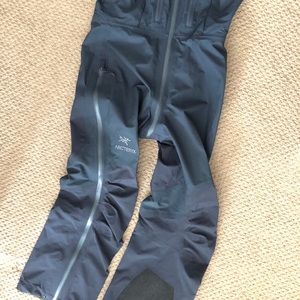 Arcteryx Alpha SV Bib Pants - Women’s size XS
